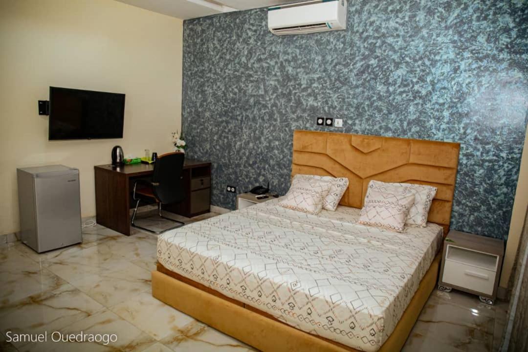 Complexe Hotelier And Уагадугу Экстерьер фото